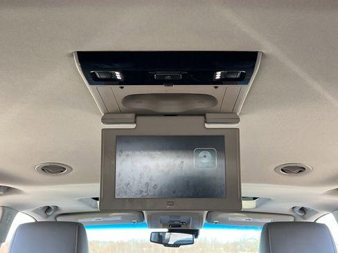 Used 2019 Chevrolet Suburban Premier image 42