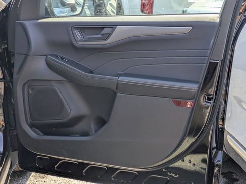 Used 2025 Ford Escape Active image 32