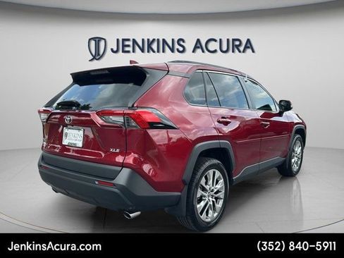 Used 2021 Toyota RAV4 XLE Premium FWD image 3
