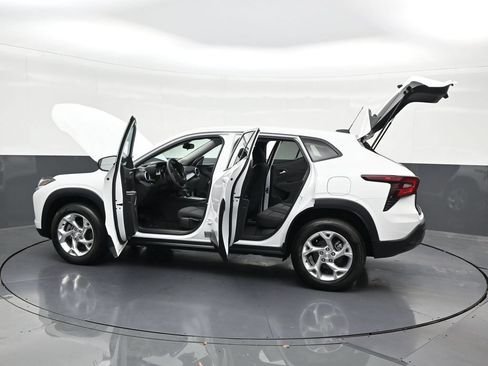 Used 2024 Chevrolet Trax LS w/ LS Convenience Package FWD image 51