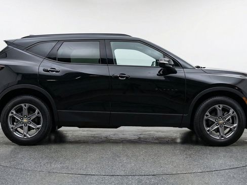 Used 2025 Chevrolet Blazer LT FWD image 11