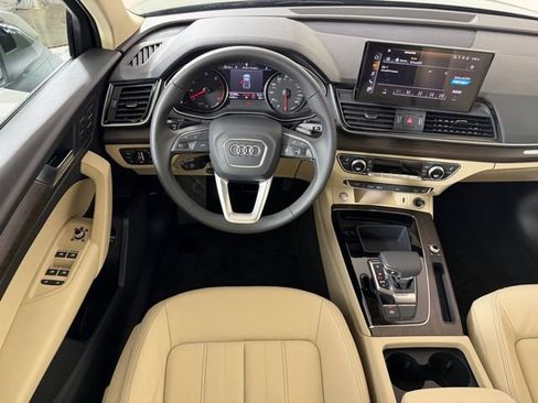 Used 2023 Audi Q5 2.0T Premium w/ Convenience Package image 11