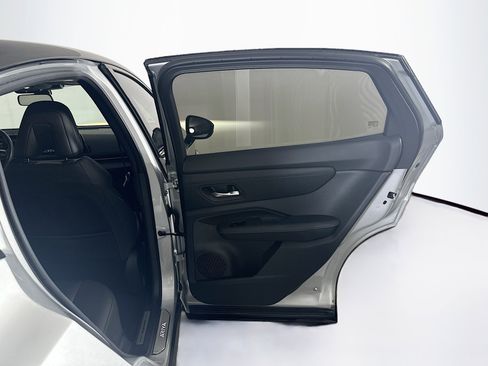 Used 2023 Nissan Ariya AWD image 31