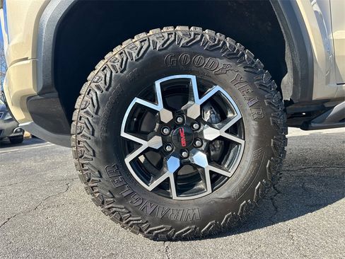 Used 2024 GMC Canyon AT4X image 12
