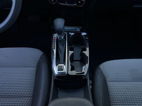 Used 2025 Chevrolet Trax LT image 13