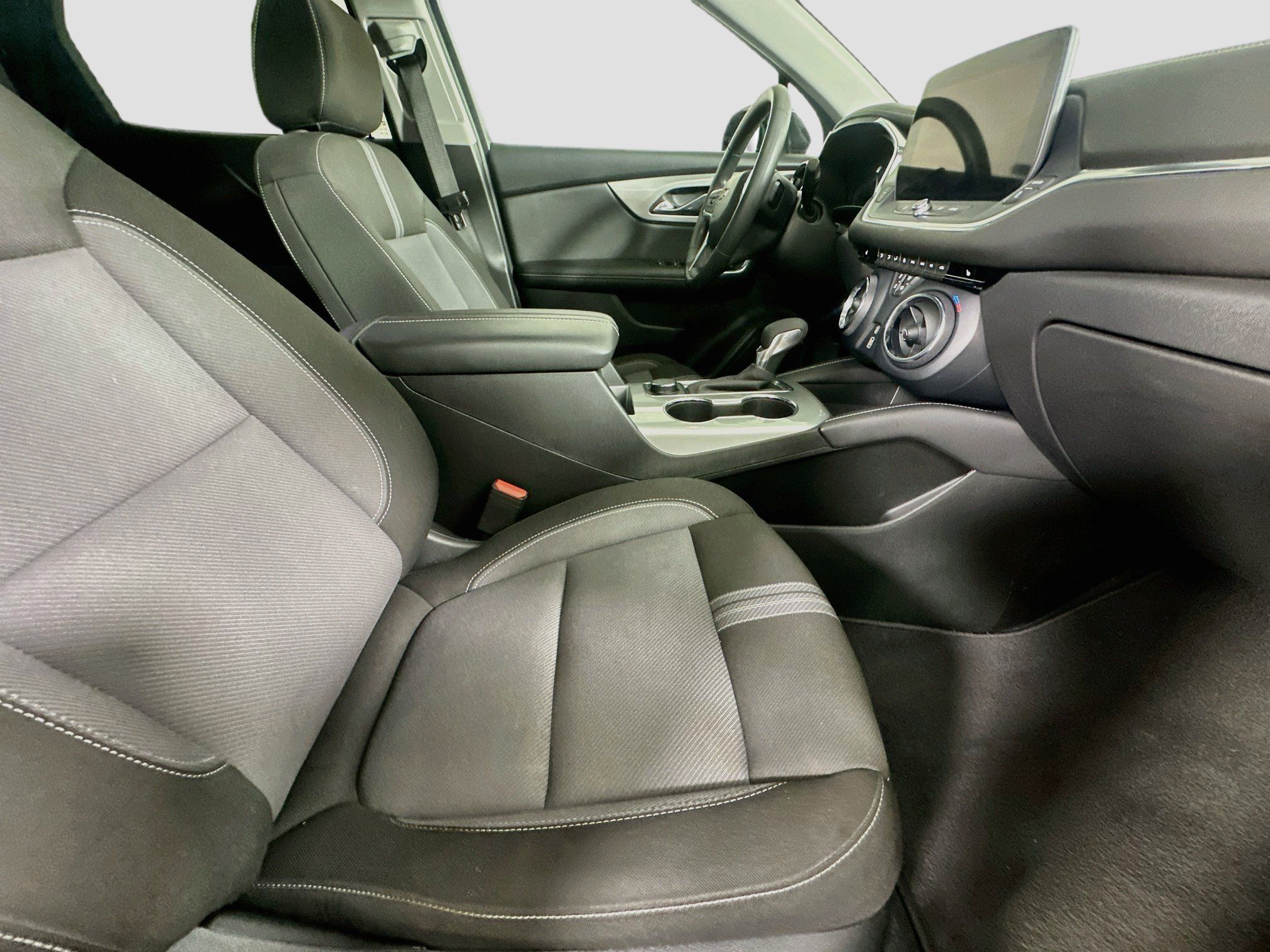Used 2025 Chevrolet Blazer LT FWD image 30