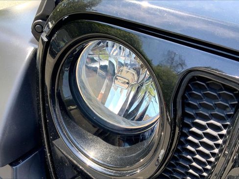 Used 2019 Jeep Wrangler Unlimited Sport AWD/4WD image 31