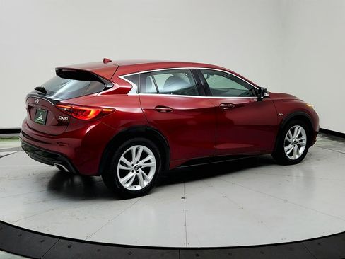 Used 2018 INFINITI QX30 w/ Cargo Package image 5