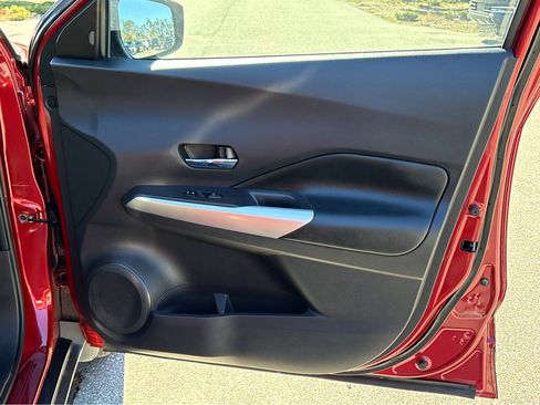 Used 2020 Nissan Kicks SR w/ SR Premium Package image 9