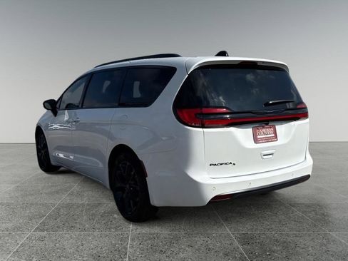 New 2026 Chrysler Pacifica Select w/ S Appearance Package image 5