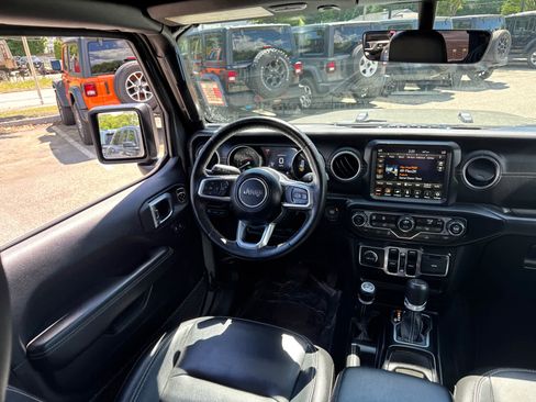 Used 2023 Jeep Wrangler Unlimited Sahara w/ Cold Weather Group AWD/4WD image 30