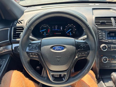 Used 2019 Ford Explorer XLT FWD image 11