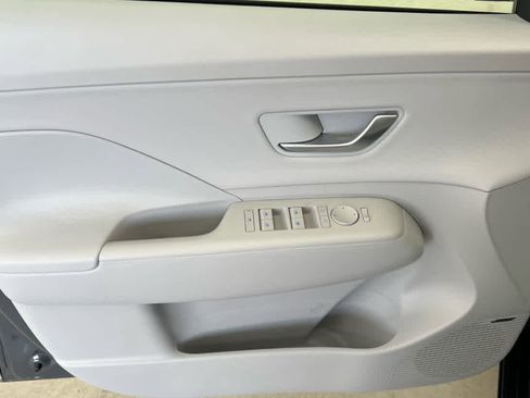 New 2026 Hyundai Kona Limited FWD image 6