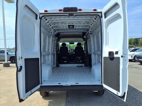 Used 2025 RAM ProMaster 2500 w/ Convenience Group image 16