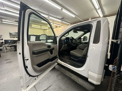Used 2018 Ford F550 2WD Regular Cab Super Duty w/ Power Equipment Group image 22