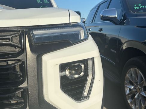Used 2024 GMC Canyon Elevation w/ Elevation Premium Package AWD/4WD image 8