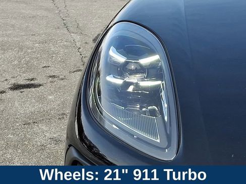 Used 2023 Porsche Macan image 10