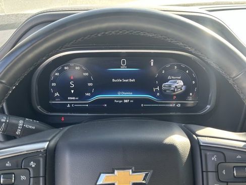 Used 2023 Chevrolet Suburban Premier image 8