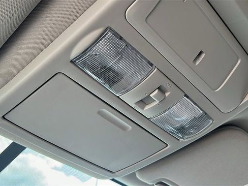 Used 2017 Nissan Titan SV image 21