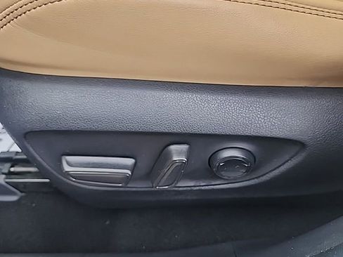 Used 2021 Toyota RAV4 XLE Premium image 18