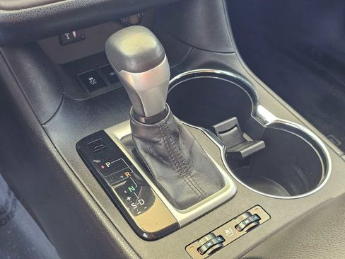 Used 2015 Toyota Highlander Limited w/ Driver Technology Package FWD image 33