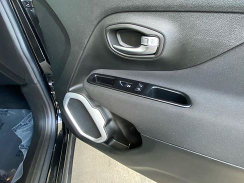 Used 2021 Jeep Renegade Latitude FWD image 45