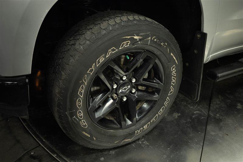 Used 2021 Chevrolet Silverado 1500 Custom Trail Boss AWD/4WD image 4