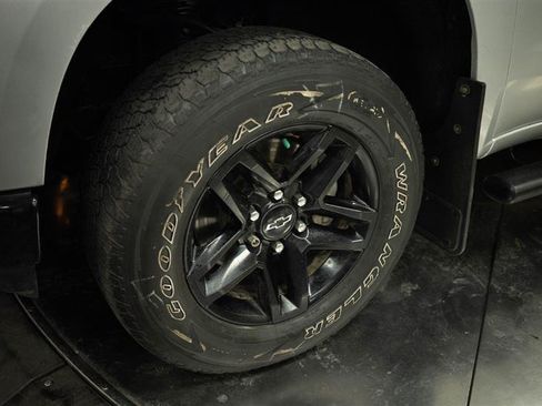 Used 2021 Chevrolet Silverado 1500 Custom Trail Boss AWD/4WD image 4