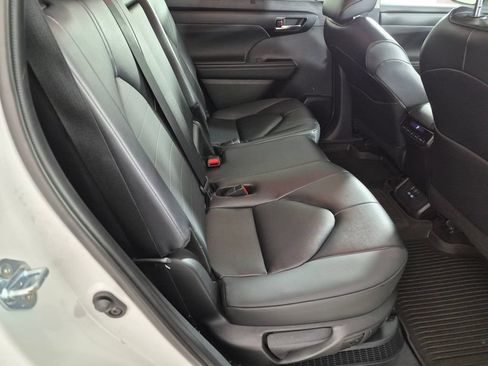 Used 2025 Toyota Highlander XLE AWD/4WD image 26