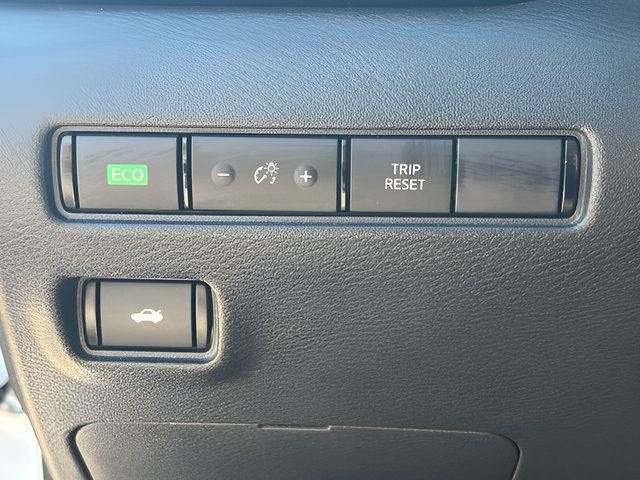 Used 2025 Nissan Sentra SV FWD image 22