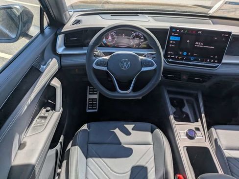 New 2026 Volkswagen Tiguan SE R-Line FWD image 16