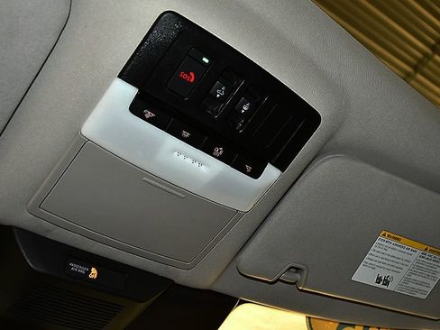 Used 2025 Nissan Pathfinder Platinum AWD/4WD image 25