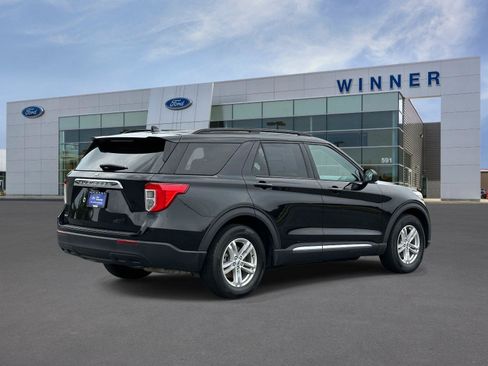Certified 2023 Ford Explorer XLT RWD image 5