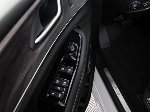 Used 2023 Jeep Grand Cherokee Overland w/ Advanced Protech Group III image 35