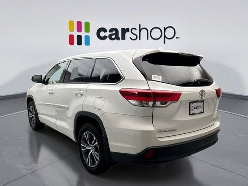 Used 2017 Toyota Highlander Plus AWD/4WD image 3