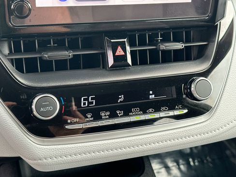 Used 2024 Toyota Corolla SE image 18