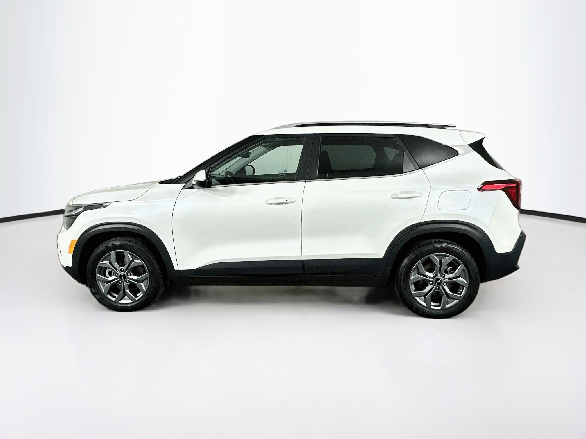 Used 2024 Kia Seltos S AWD/4WD image 4