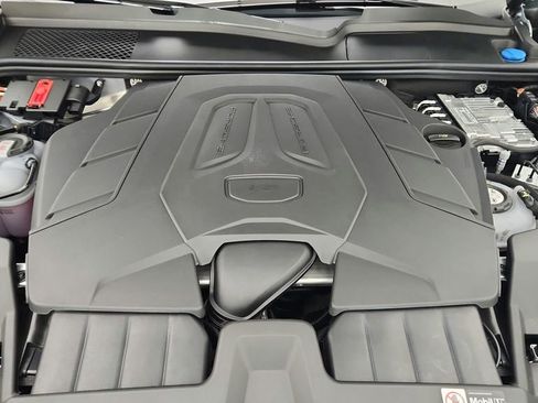 Used 2025 Porsche Cayenne E-Hybrid Coupe image 26