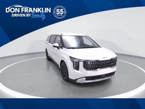 Used 2025 Kia Carnival FWD image 1