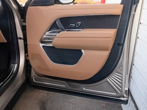 New 2025 Land Rover Range Rover SE image 42