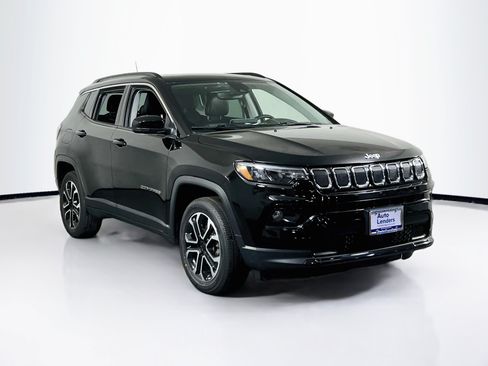 Used 2022 Jeep Compass Limited w/ Sun and Sound Group AWD/4WD image 3