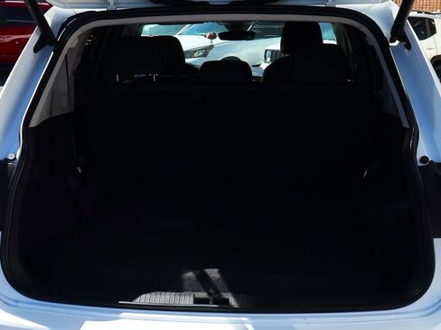 Used 2024 Volkswagen Tiguan SE FWD image 25