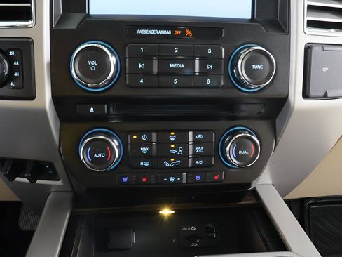 Used 2015 Ford F150 Lariat AWD/4WD image 11