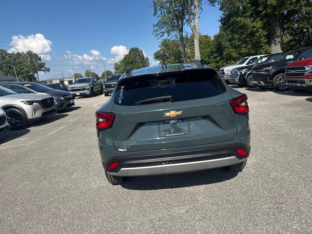 Used 2025 Chevrolet Trax LT FWD image 15
