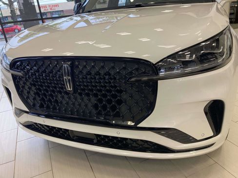 Used 2025 Lincoln Aviator Reserve w/ Equipment Group 201A image 10