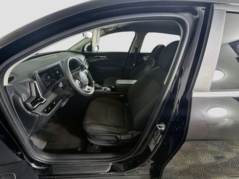 Used 2025 Kia Sportage LX FWD image 13