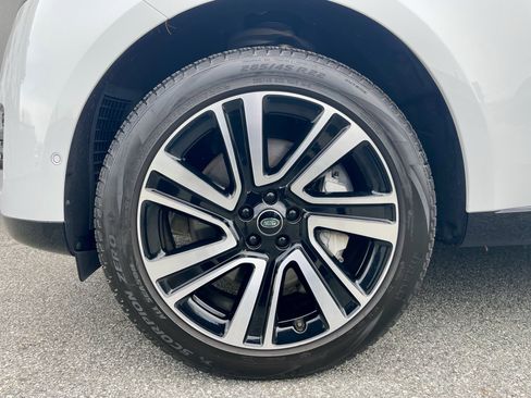 Used 2023 Land Rover Range Rover SE image 9