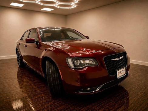 Used 2019 Chrysler 300 S RWD image 10