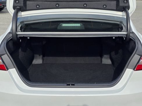 Used 2019 Toyota Camry L image 9