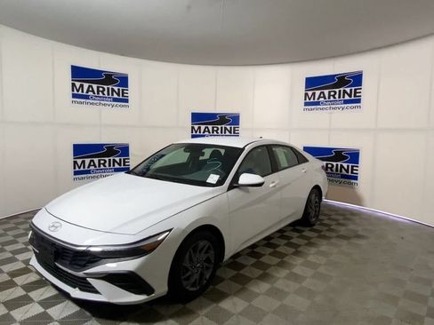 Used 2024 Hyundai Elantra Blue FWD image 6
